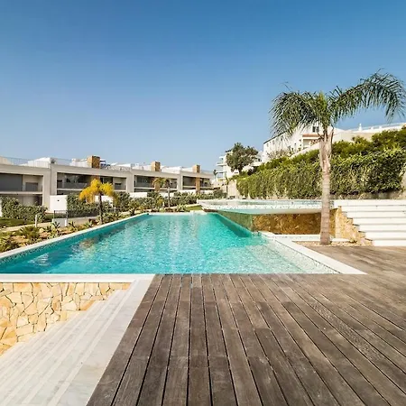 Family 3 Bedrooms Private Rooftop With Pool וילה *