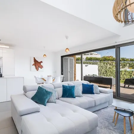 Family 3 Bedrooms Private Rooftop With Pool