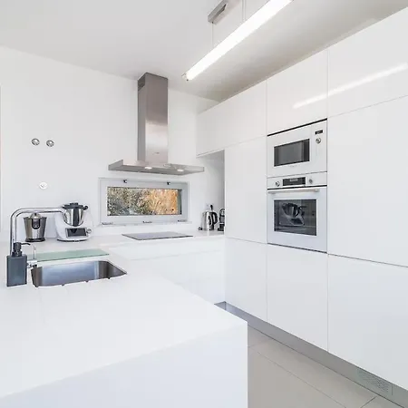 Family 3 Bedrooms Private Rooftop With Pool אלבופיירה