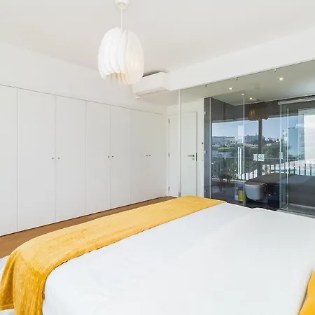 Family 3 Bedrooms Private Rooftop With Pool וילה אלבופיירה