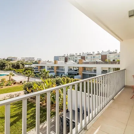 Family 3 Bedrooms Private Rooftop With Pool אלבופיירה